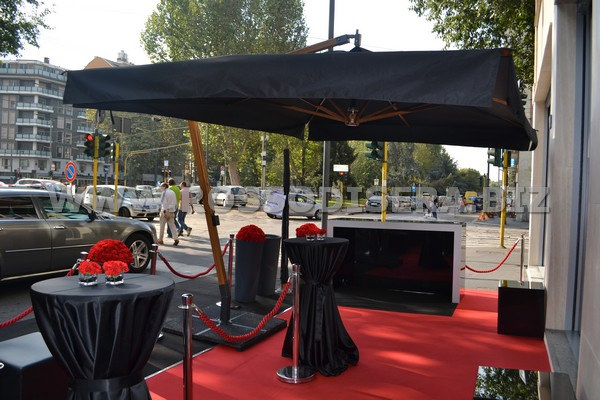 Black sun umbrella 3x4 mt rental in Milan Italy
